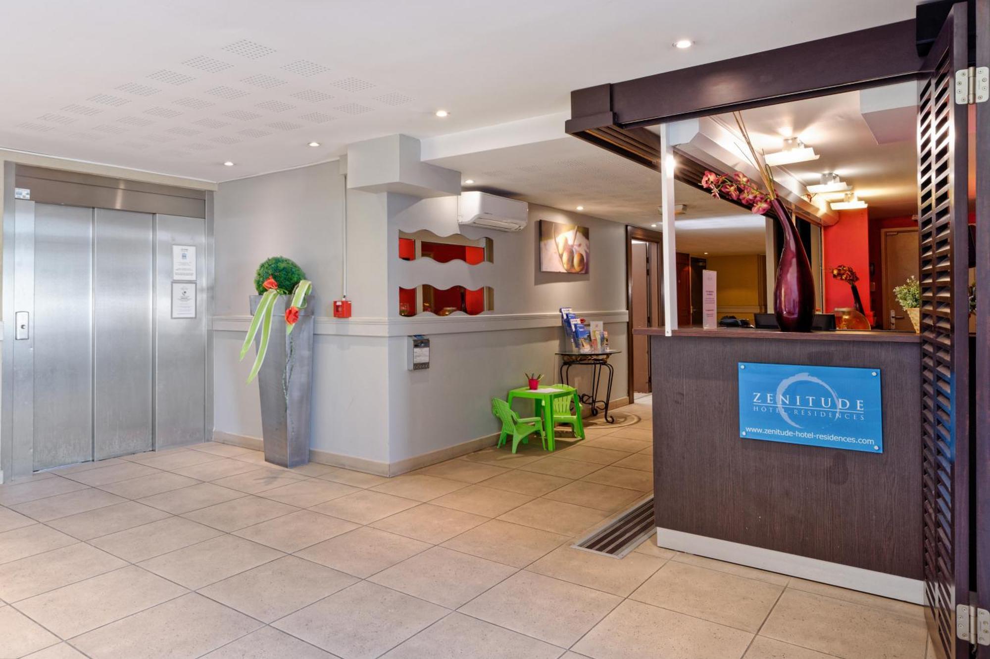 Comfort Aparthotel Six-Fours Six-Fours-les-Plages Exteriör bild